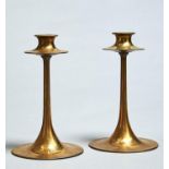 A PAIR OF ENGLISH ARTS AND CRAFTS PHOSPHOR BRONZE CANDLESTICKS OF TRUMPET SHAPE, EARLY 20TH C,