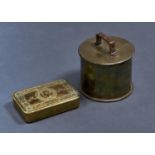 TRENCH ART. A SHELL CASE CYLINDRICAL BOX AND COVER, WRIGGLE WORK DECORATED WITH AN IMPERIAL EAGLE