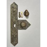 AN ORNATE VICTORIAN CAST BRASS FINGER PLATE AND   DOOR KNOB,  BY JAMES CARTLAND & SON, C1875, 45CM