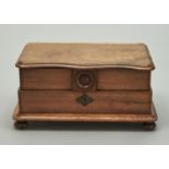 A CONTINENTAL OLIVEWOOD JEWEL BOX, LATE 19TH C, WITH BUTTONED BLUE SILK LINED INTERIOR, 27CM L