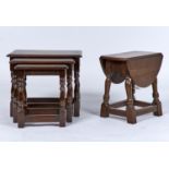 A REPRODUCTION OAK DROP LEAF OCCASIONAL TABLE, MODERN, THE TOP WITH PAIR OF D-SHAPED LEAVES ON