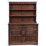 A REPRODUCTION OAK DRESSER IN 17TH C STYLE, THIRD QUARTER 20TH C, THE BOARDED BACK WITH SHAPED