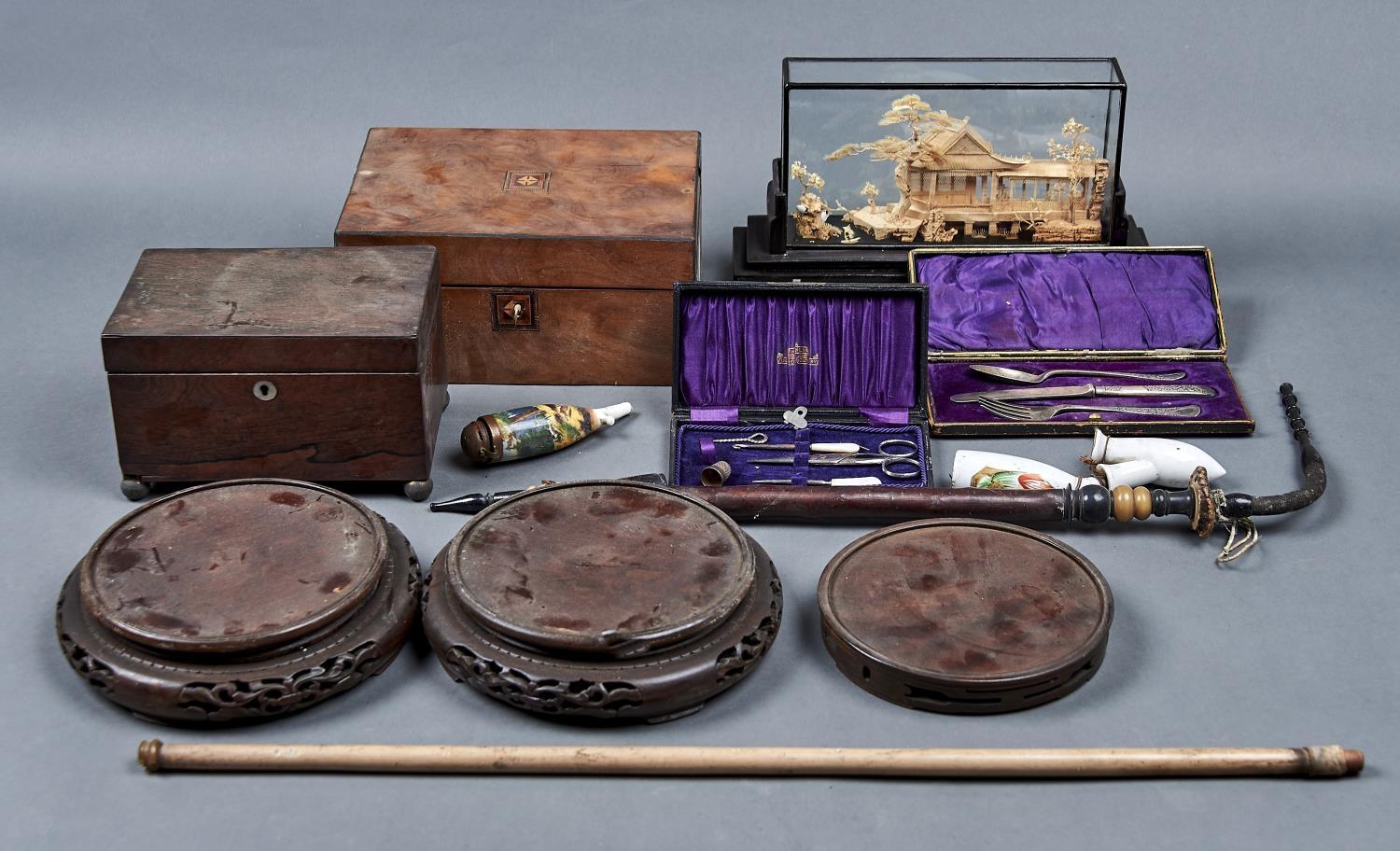 A VICTORIAN BURR WALNUT RECTANGULAR BOX, INLAID TO THE HINGED TOP WITH A PARQUETRY SQUARE, THE FRONT