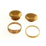 MISCELLANEOUS GOLD JEWELLERY, COMPRISING 22CT GOLD WEDDING RING, 1.4G, TWO OVAL GOLD STUDS MARKED