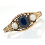 A VICTORIAN SAPPHIRE AND SPLIT PEARL RING IN 12.5CT GOLD BIRMINGHAM 1877, 1.3G, SIZE N Sapphire