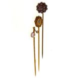 A VICTORIAN GOLD STICKPIN, THE TERMINAL GYPSY SET WITH A SAPPHIRE, 58MM, MARKED 15CT AND TWO OTHER