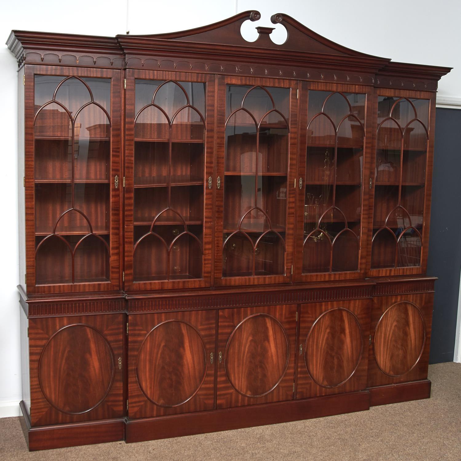 A REPRODUCTION MAHOGANY BREAKFRONT BOOKCASE IN GEORGE III STYLE, MODERN, BROKEN SWAN NECK PEDIMENT