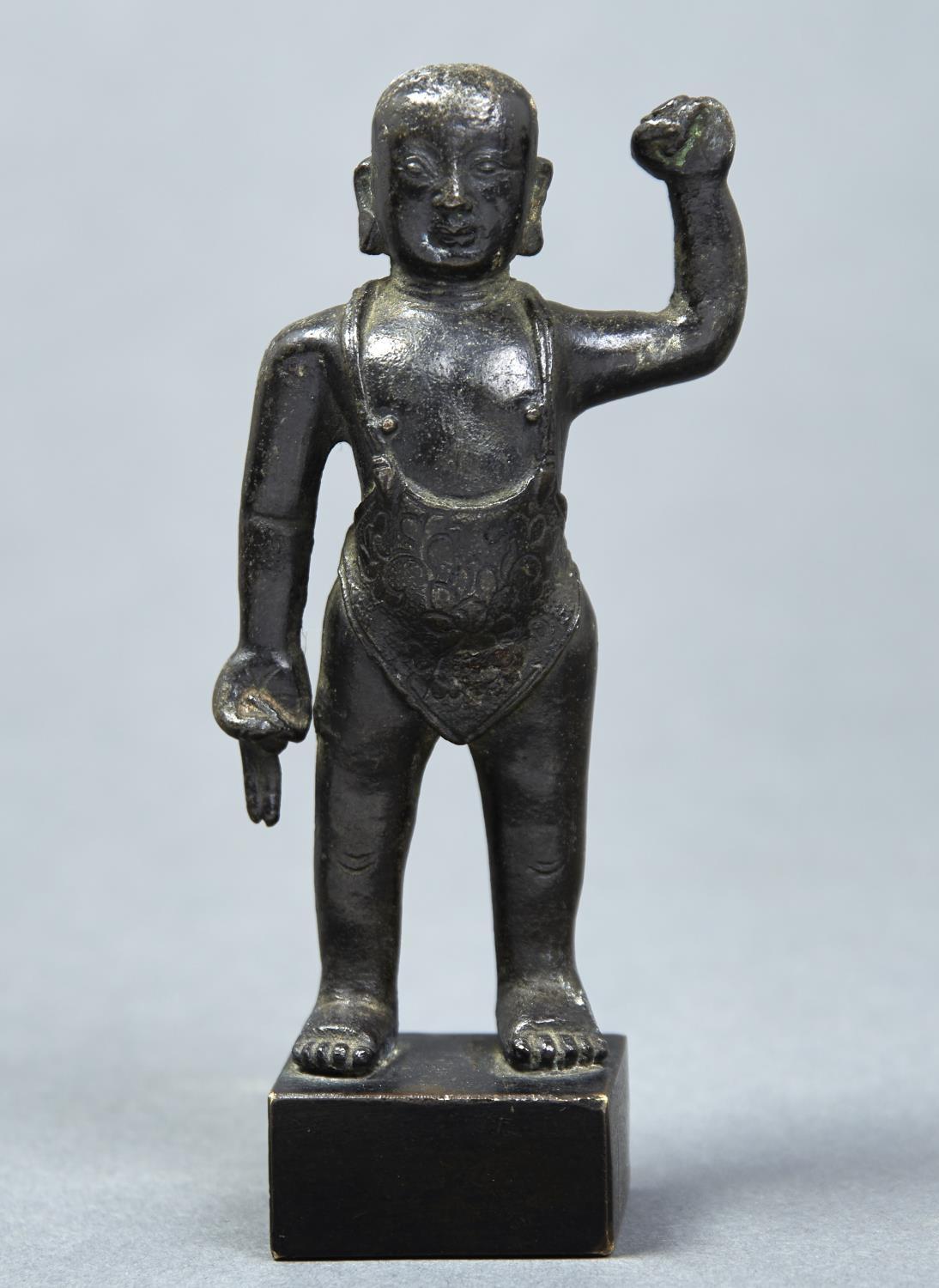 A CHINESE BRONZE STATUETTE OF BUDDHIA, 19TH C OR EARLIER, DARK PATINA, 15CM H Minor knocks and