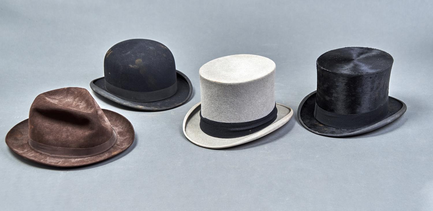 A LINCOLN, BENNETT & CO GENTLEMAN'S TOP HAT, SILK LINED WITH LEATHER INTERNAL RIM STAMPED LINCOLN