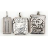 AN EDWARDIAN SILVER VESTA CASE, EMBOSSED WITH A SUNFLOWER, 39MM H, BY H MATTHEWS, BIRMINGHAM 1906,