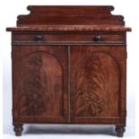 A WILLIAM IV MAHOGANY CUPBOARD, C1835, THE SHAPED UPSTAND APPLIED DRAUGHT MOULDINGS, THE TOP WITH