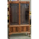 A DISPLAY CABINET IN GEORGE III STYLE, C1930, THE CADDY TOP ABOVE A FIGURED FRIEZE AND PAIR OF