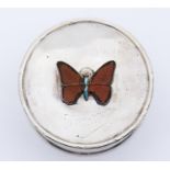 A GEORGE V SILVER TRINKET BOX, WITH HINGED SILVER AND ENAMEL BUTTERFLY FINIAL, 70MM DIAM, BY THE