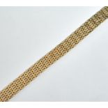 A 9CT GOLD GATE BRACELET, 18CM L, IMPORT MARKED, BIRMINGHAM, DATE LETTER RUBBED, PROBABLY 1966, 16.