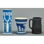 A Wedgwood cylindrical blue jasper dip vase, early 20th c, sprigged with festoons, bellflowers and