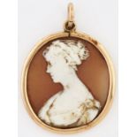 A gold and cameo pendant, 4.9g