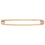 A 9ct gold safety pin, 7.4g