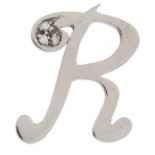 A diamond set white gold 'R' initial brooch, 19mm, marked 750, 1.7g Good condition