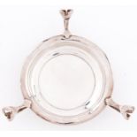 An Edwardian silver bonbon dish with three pierced whiplash handles, 98mm diam, marks rubbed, London