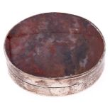 A George V oval silver and hardstone snuff box with agate inset lid, 47mm l, by William Charles