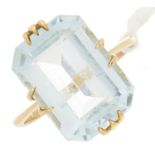 An aquamarine ring, in gold marked 18, 3.7g, size N