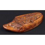 Treen. A Continental carved and golden varnished light wood clog novelty table snuff box, 17.5cm l
