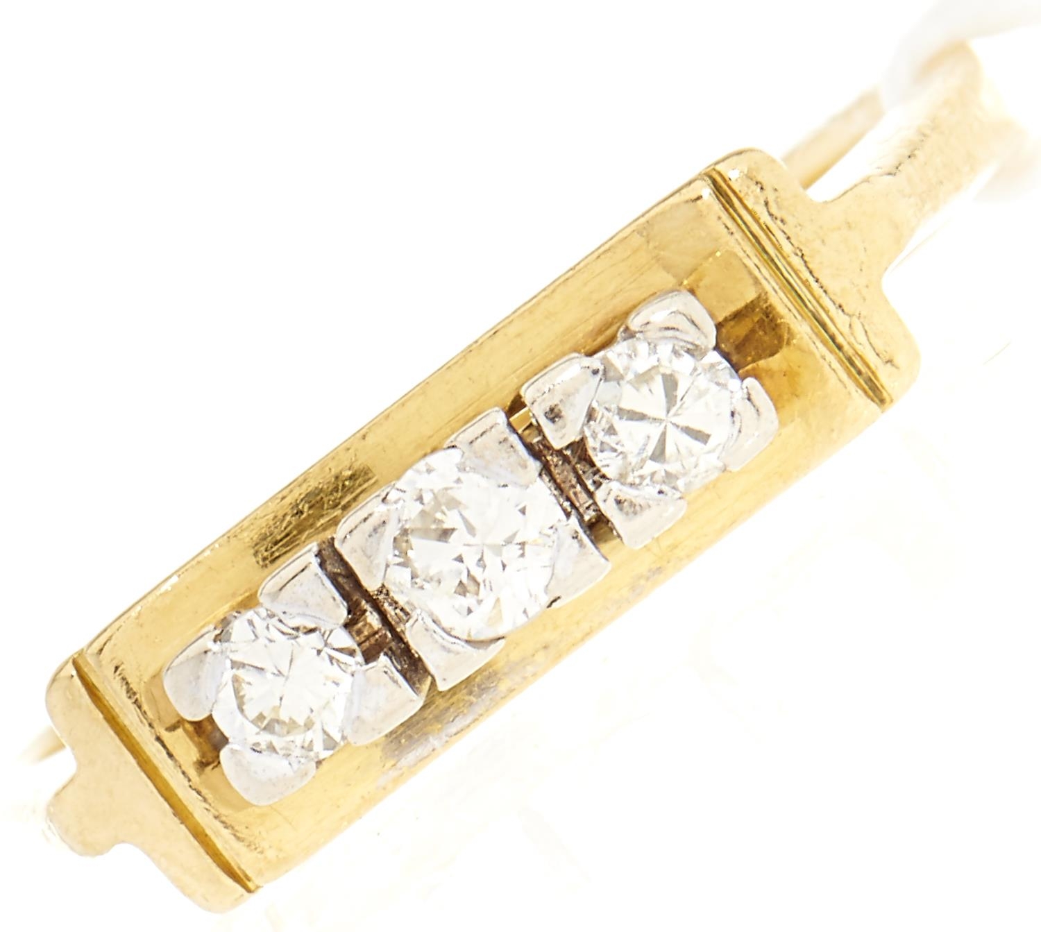 An 18ct gold three stone diamond ring, 4.1g, size M½