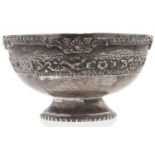 A South East Asian silver repousse sugar bowl, early 20th c, 55mm h, 3ozs 3dwts Polish residues;