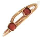 A coral ring, in gold, 1.3g, size O