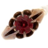 A 9ct gold red paste ring, 4g, size P