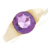 An amethyst ring, in gold marked 585, 3.5g, size S