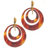 A pair of tortoiseshell double hoop earrings, gold wire loop, 2.8g