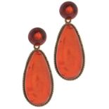A pair of foiled amber drop earrings, in gold, unmarked, 5.7g