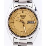 A Seiko stainless steel self winding wristwatch, 5, Ref 7009-3040, 35mm, maker's bracelet and