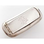 A George V curved oblong silver snuff box, the lid with integral hinge, 69mm l, Birmingham 1931, 1oz