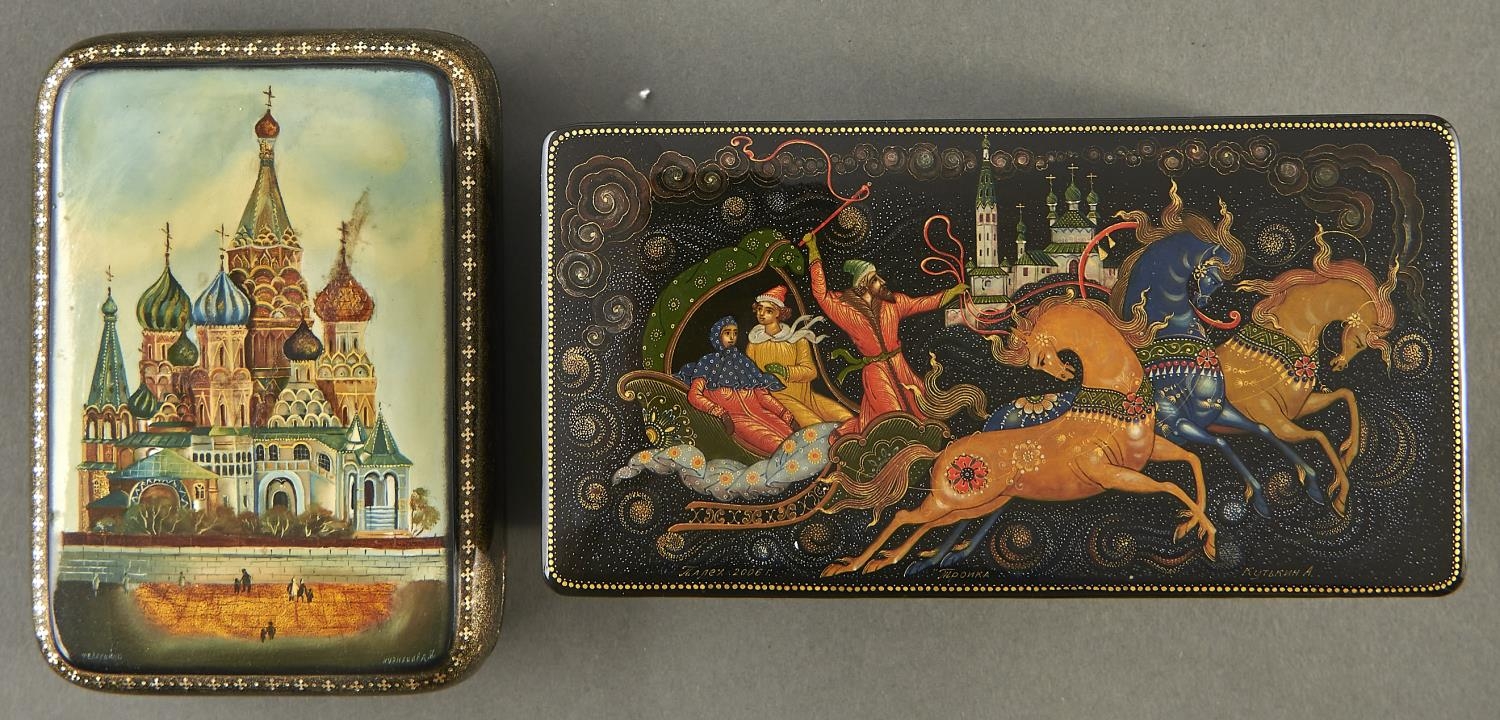 Two Palekh painted lacquer boxes, late 20th c, 11 and 15cm Good condition