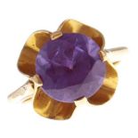 A synthetic sapphire ring, in gold, unmarked, 6.5g, size O Good condition