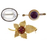 A garnet leaf brooch, in 9ct gold, 31mm, by Ward Brothers, Edinburgh 1962, a Victorian foiled