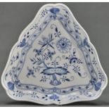 A Meissen triangular blue and white Onion pattern dish, 20th c, 31cm, crossed swords and painted Ugl