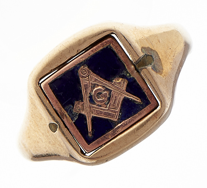 A 9ct gold and enamel freemason's signet ring, reversible, 5.5g, size P Wear consistent with age