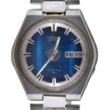 A Seiko stainless steel self-winding gentleman's wristwatch, ref 7009-8070, with kingfisher blue