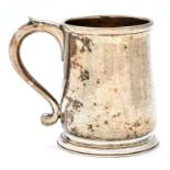 A George III silver mug, on moulded foot, 10.5cm h, by Thomas Tearle, London 1725, 11ozs 4dwts