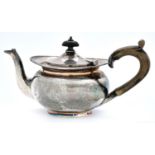 An Edwardian silver bachelor's teapot, 10cm h, by Horace Woodward & Co Limited, London 1907, 8ozs