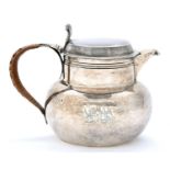 A George V silver bun shaped lidded jug, Davidge and Smyth crests, 12cm h, by the Goldsmiths &