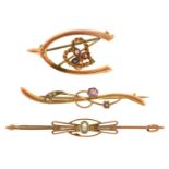 Three  gold brooches, early 20th c, variously gem set, various sizes, 6g Good condition