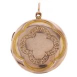 A 9ct gold locket, Birmingham 1915, 4.3g Slight dent on back