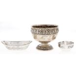 An Edwardian silver pedestal sugar bowl, 90mm h, by Walker and Hall, Sheffield 1902 and two