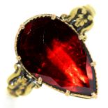 A Victorian pear shaped foiled garnet ring, in gold with leaf chased shoulders, 3g, size l Wear