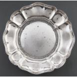 An Elizabeth II silver fruit dish, 23.5cm diam, by The Barker Ellis Silver Co, Birmingham 1964,