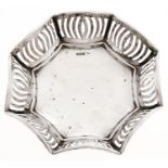 A George V pierced silver sweetmeat dish, on four feet, Sheffield 1911, 3ozs 3dwts Good condition